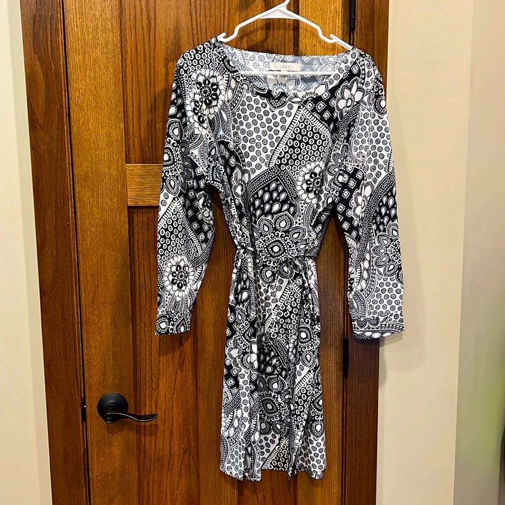 LOFT black and white long sleeve dress